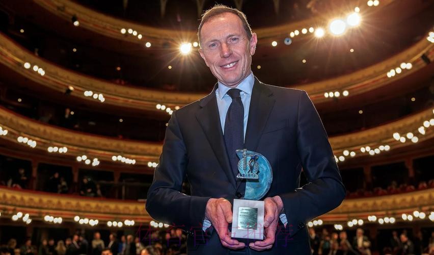 官方:皇马获得国际价值观奖 布特拉格诺前往领奖 官方:皇马获得国际价值观奖 布特拉格诺前往领奖